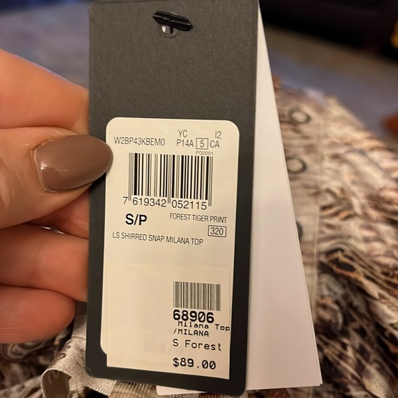 NWT Guess Milana shirred top - Picture 7 of 9